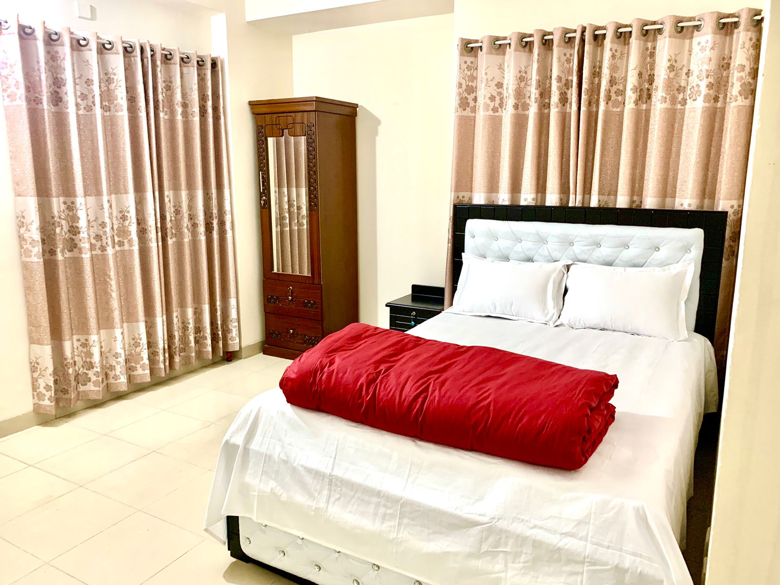 🟠R3| Couple BedRoom With Attached Washroom & Geyser facilities at Uttara | Sector 112256