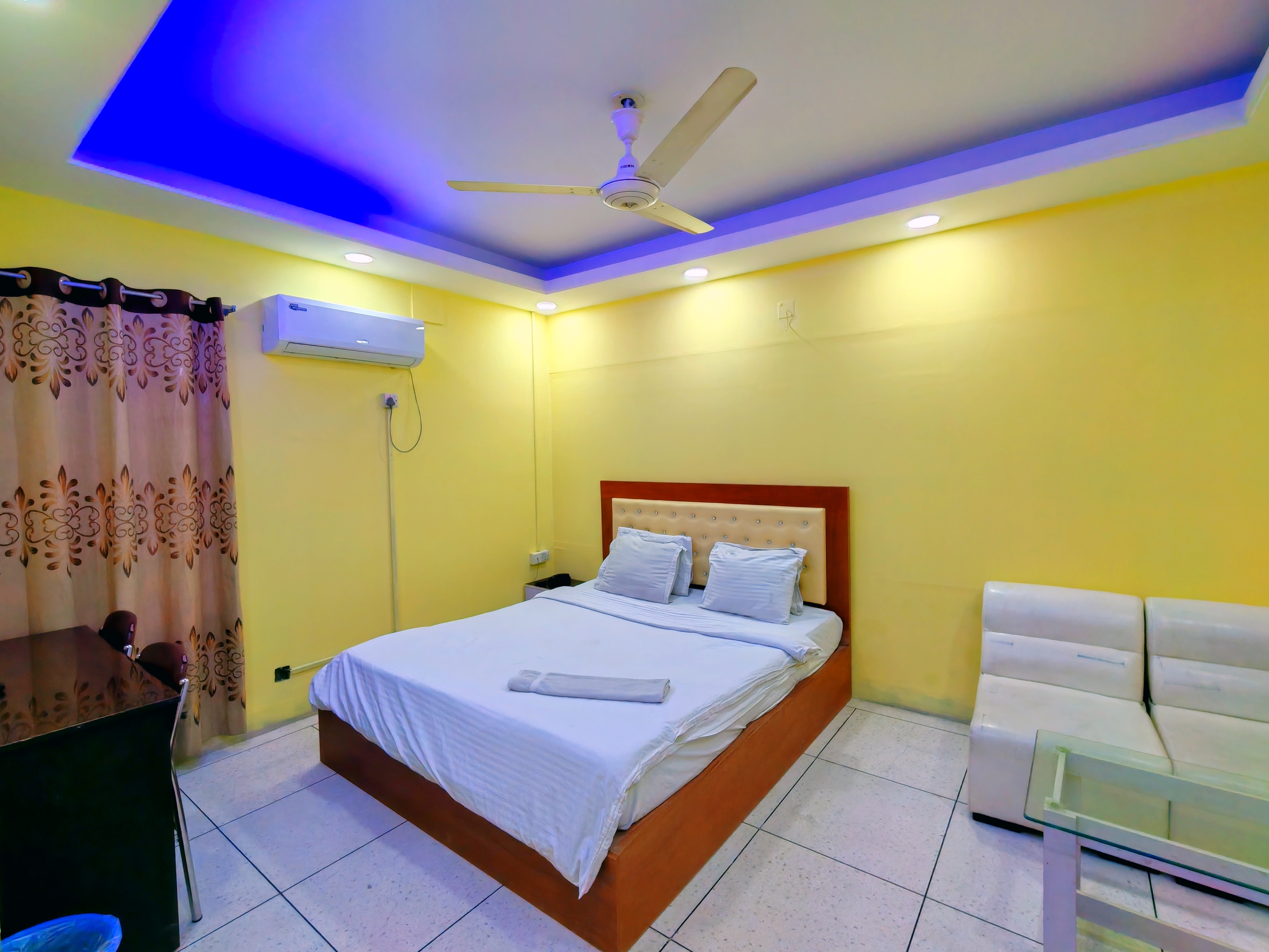 Check In Anytime | Premium Couple Friendly AC Room with Attached Washroom at Banani (T&C Applied)2231