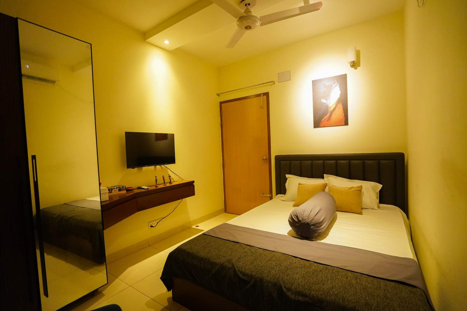 🥰🤩 COUPLE FRIENDLY Room 3-AC Bedroom with attached washroom,Smart Tv in Bashundhara3078