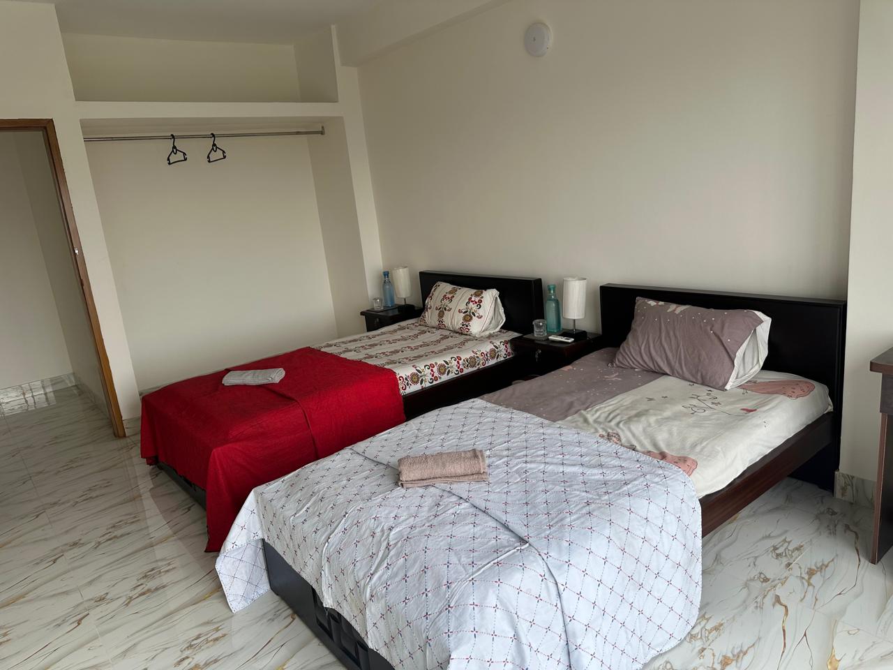 Tailardwip | Non AC Bed room ( Non attached washroom) with twin singlle bed in west khulshi , Chattogram4722