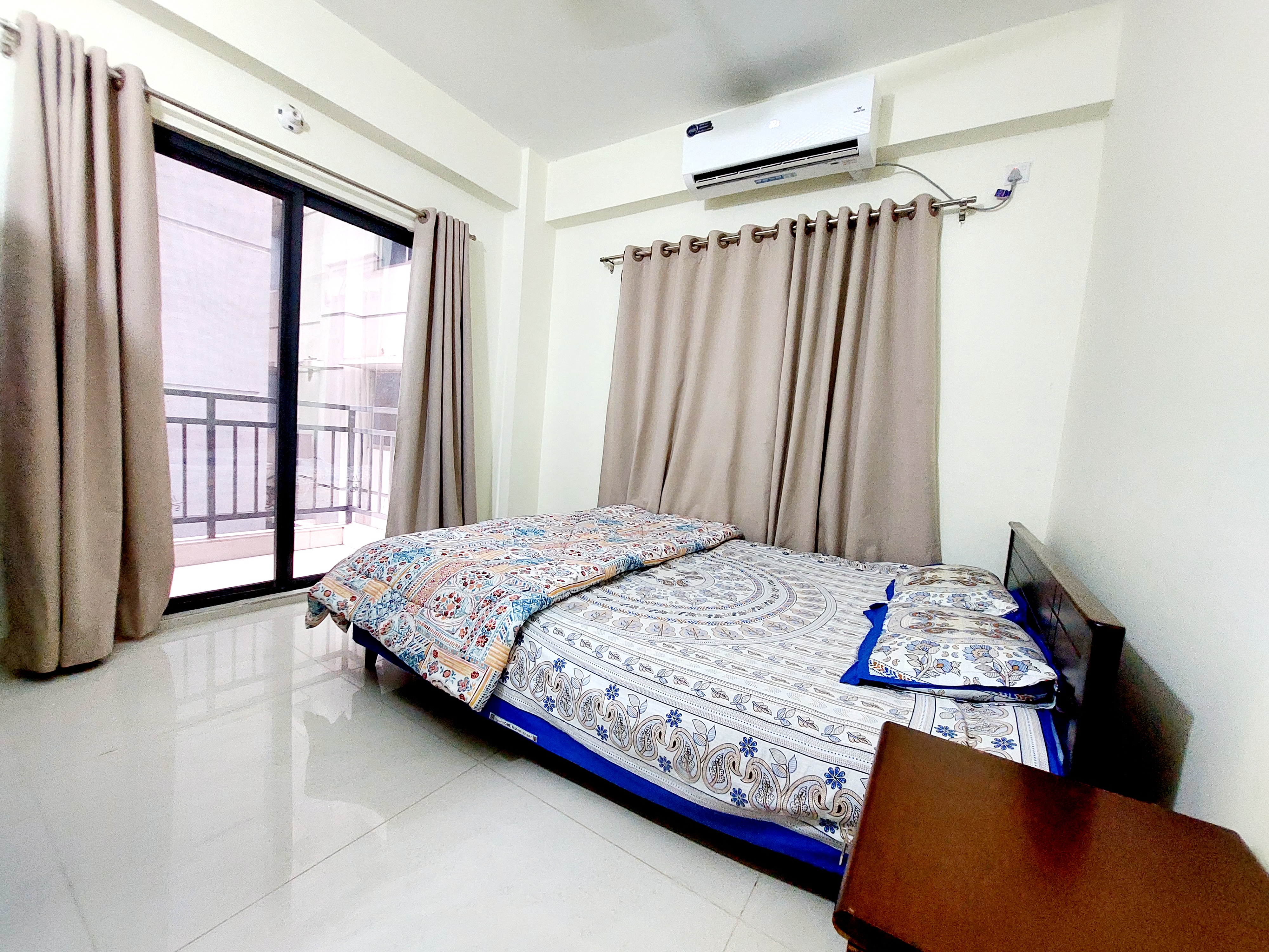 R2 | AC Bedroom with attached Washroom and Attached Balcony at ๐๐๐ฌ๐ก๐ฎ๐๐ก๐๐ซ๐ ๐/๐ | ๐๐ฅ๐จ๐๐ค ๐6440