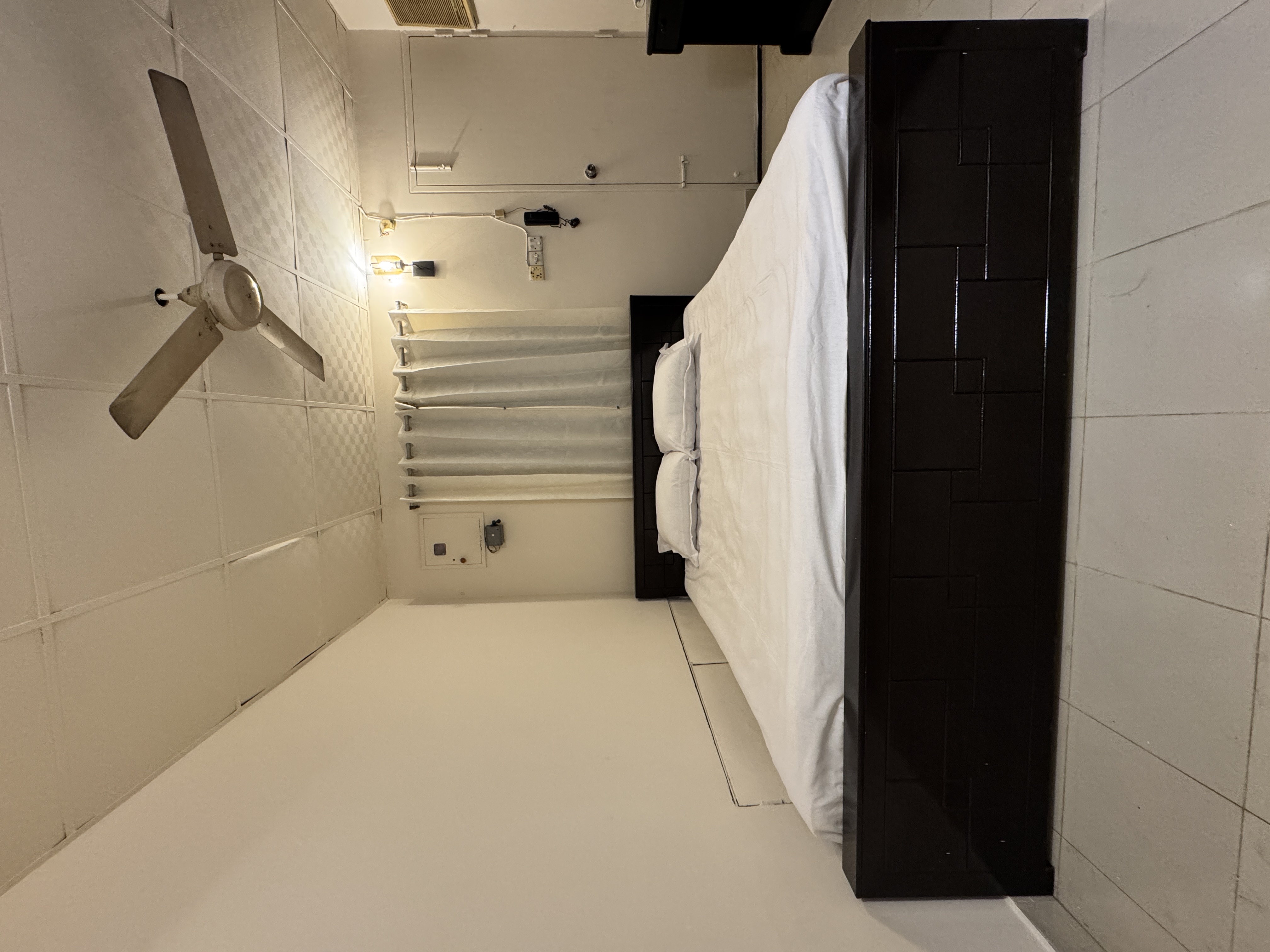 Cozy AC Studio Apartment with Attached Washroom and Garden at Baridhara DOHS5693
