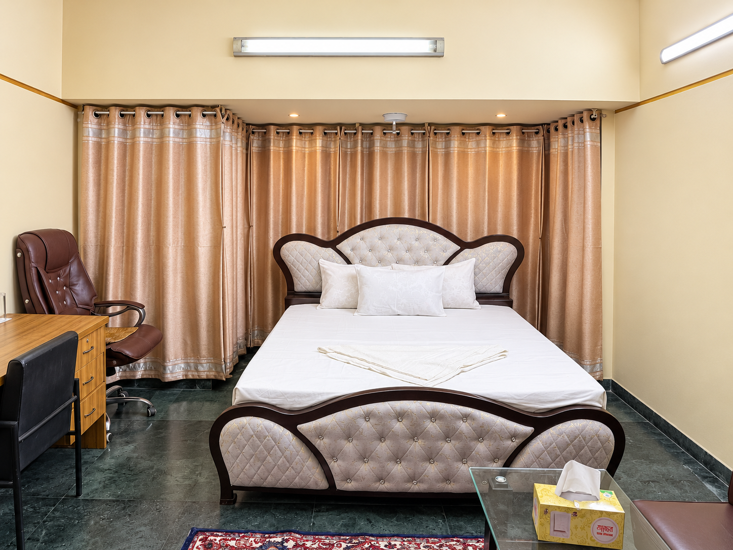 Luxurious AC room with Attached Washroom at Uttara | Road 37593