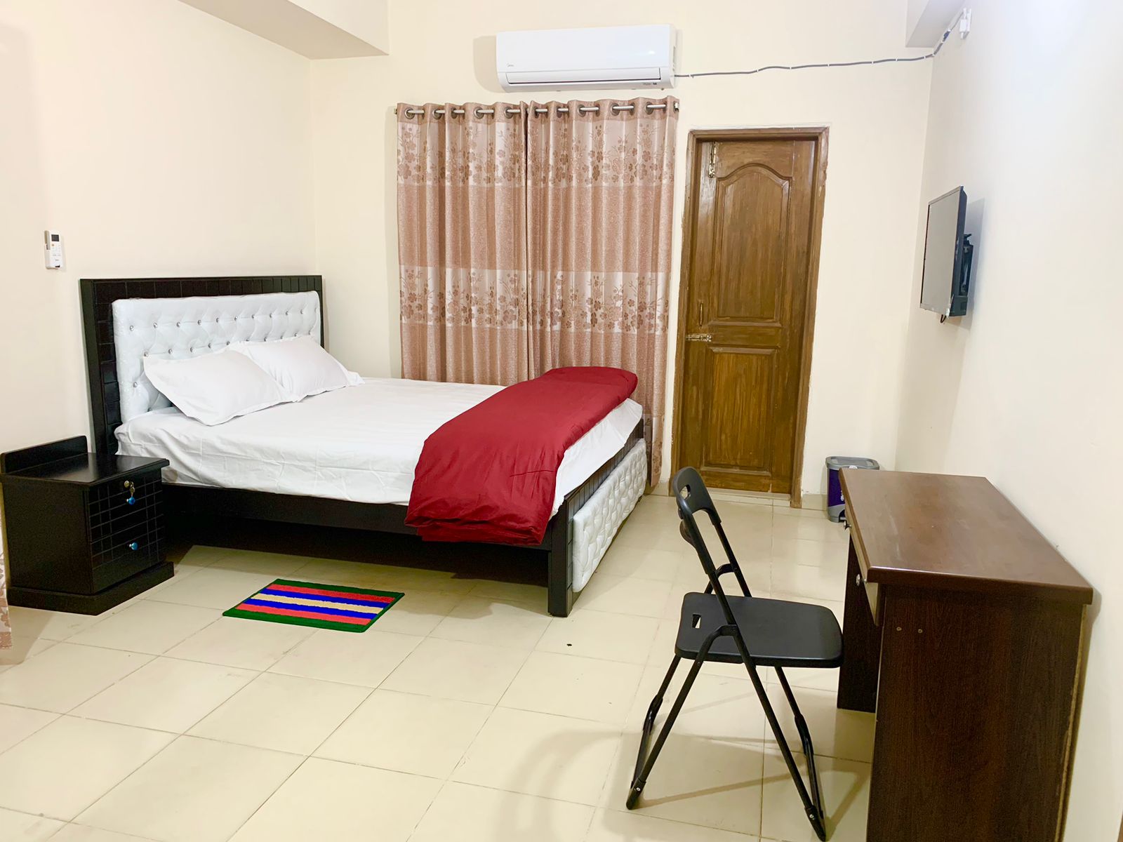 🟠R1| King Size AC Bedroom With Attached Washroom & Balcony & Geyser facilitie at Uttara | Sector 112254