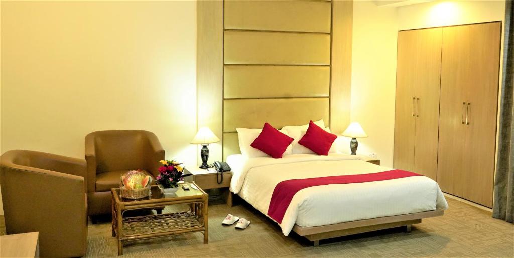 Luxury Family Suite Connecting Room at Baridhara | Diplomatic Zone5443